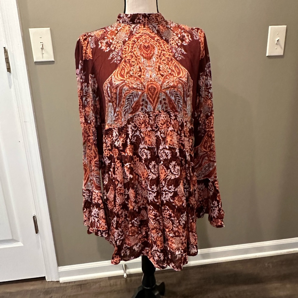 Free People burgundy floral tunic. Open back and high neck. NWT. Size S.